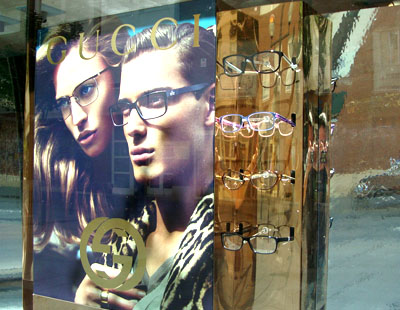 Escaparatismo en tiendas de optica a nivel nacional para la marca Gucci Escaparatismo en tiendas de optica a nivel nacional para la marca Gucci